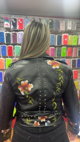 Chaqueta cuero estampado floral photo review